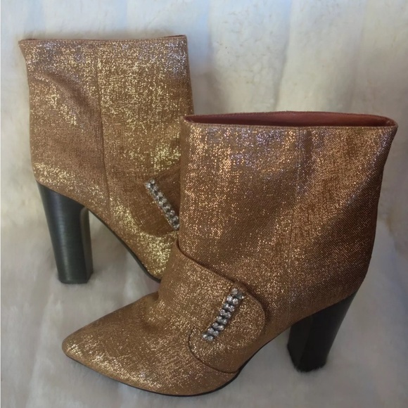 SEE BY CHLOE Designer Metallic Gold Pointed Toe Heel Bootie Shoes 39.5 $425 new - Picture 2 of 6